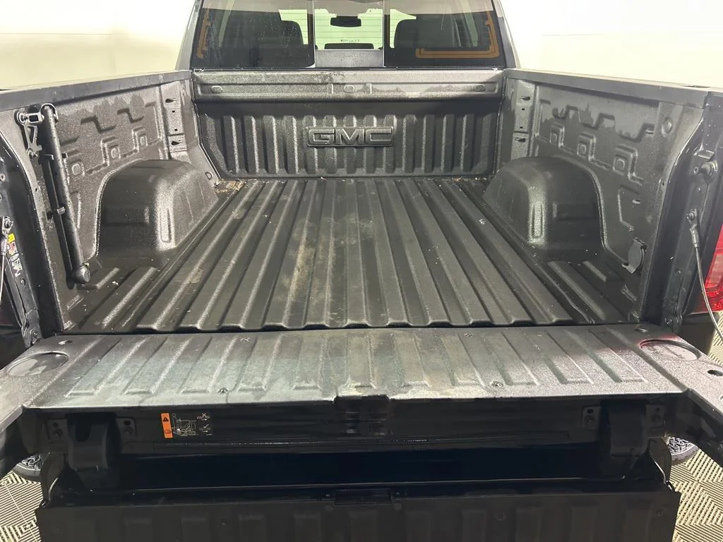 Used 2024 Onyx Black GMC SLT image 10