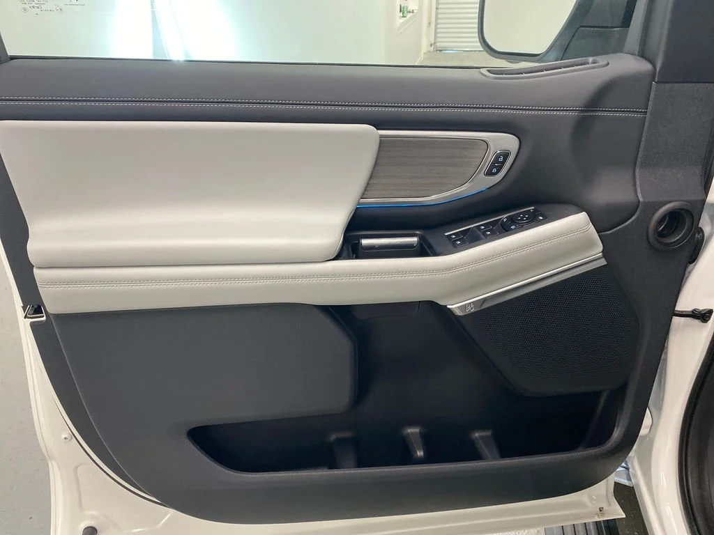 New 2027 White Ford Platinum image 12