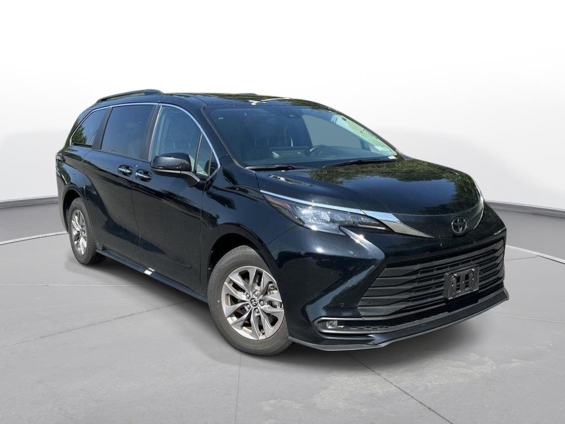 Used 2026 Midnight Black Metallic Toyota XLE image 4