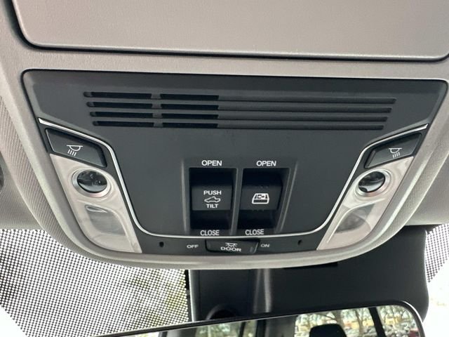 New 2026 Solar Silver Metallic Honda RTL image 25