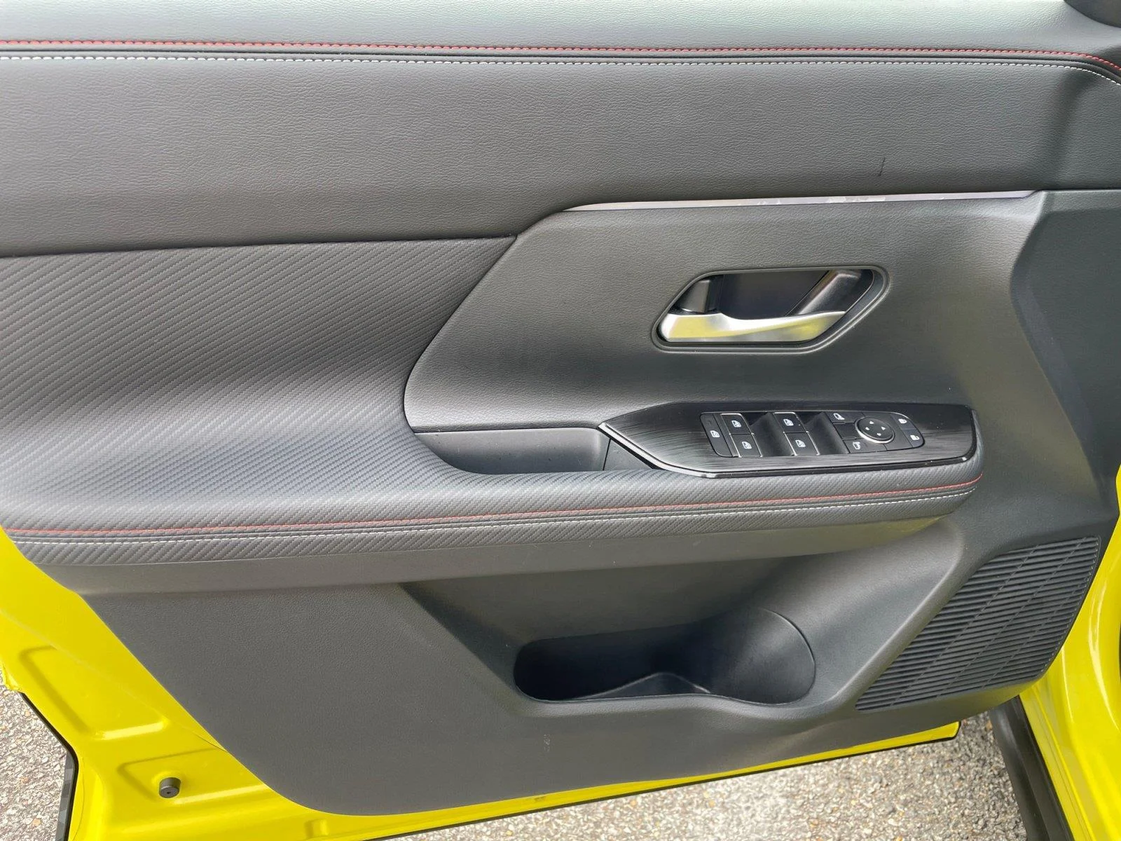 Used 2026 Yuzu Yellow Metallic/Super Black Nissan SR image 18
