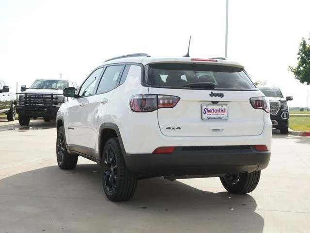 New 2026 Bright White Clear-Coat Exterior Paint Jeep Latitude image 9