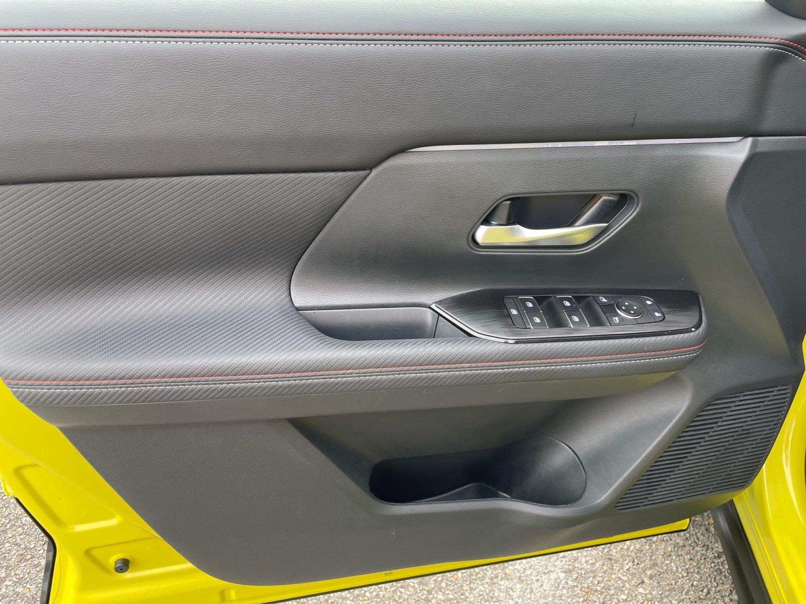 Used 2026 Yuzu Yellow Metallic/Super Black Nissan SR image 18
