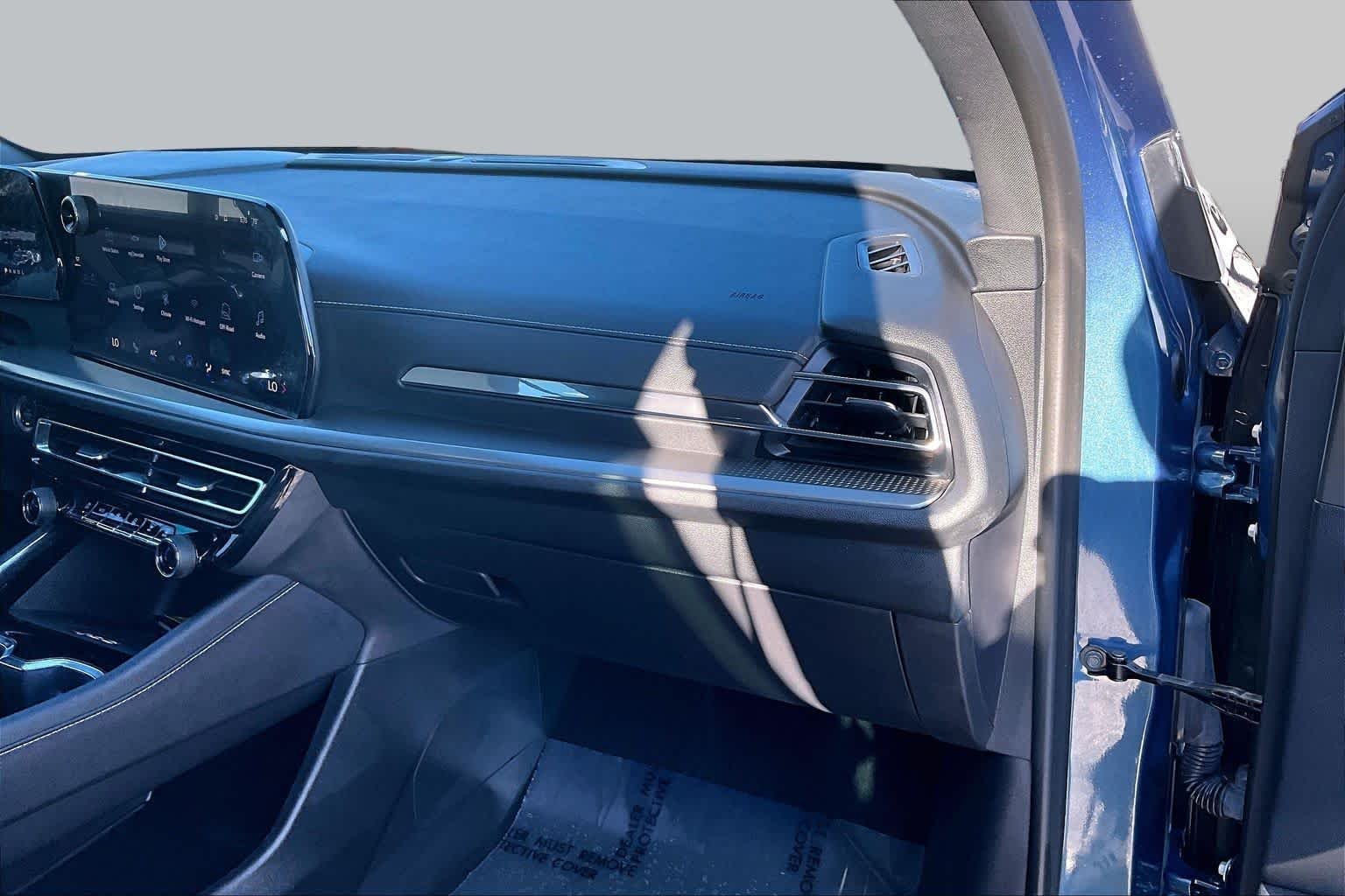 Used 2025 Lakeshore Blue Metallic Chevrolet AWD LT image 18