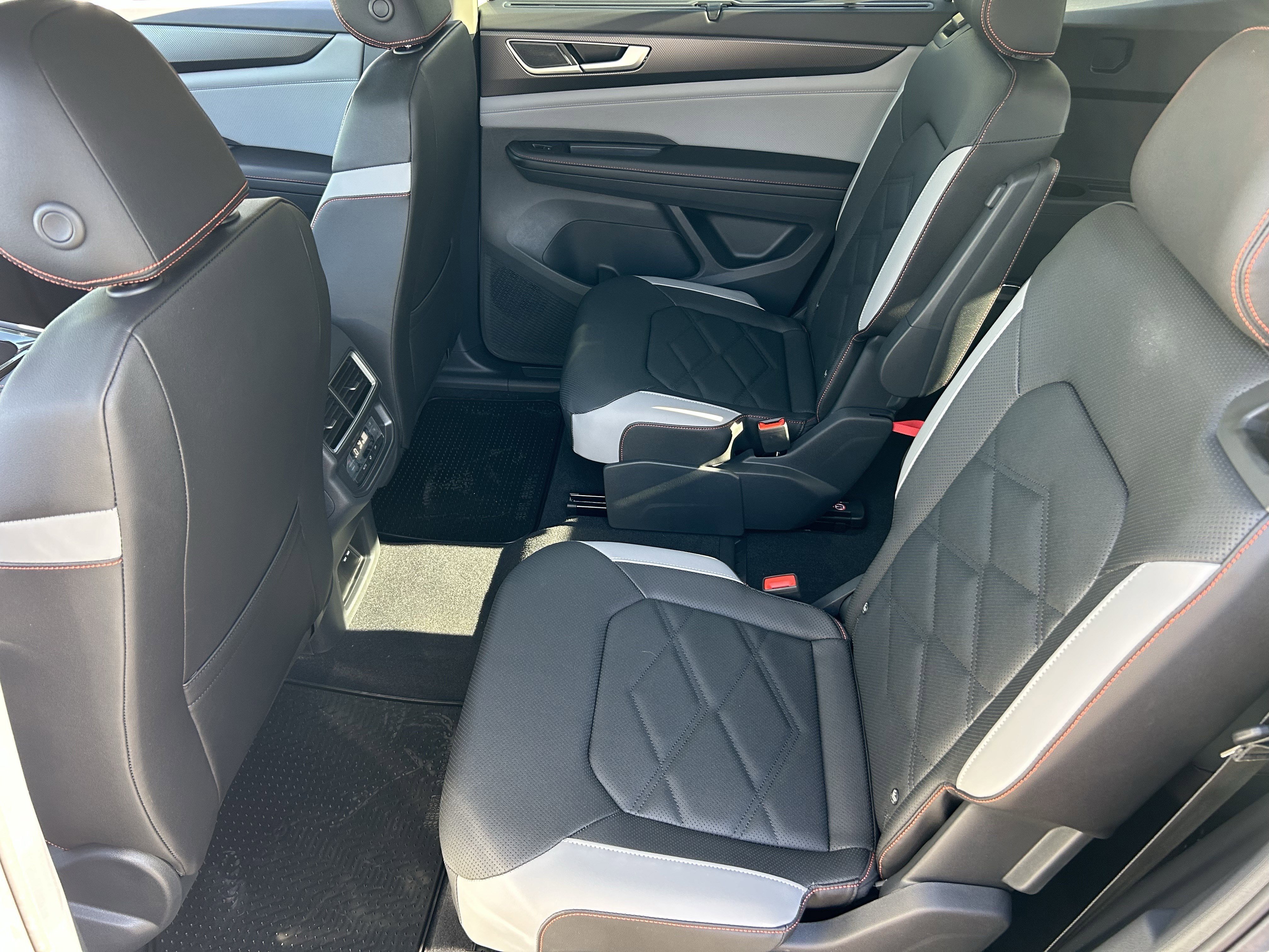 New 2026 Opal White Pearl Volkswagen 2.0T Peak Edition image 14