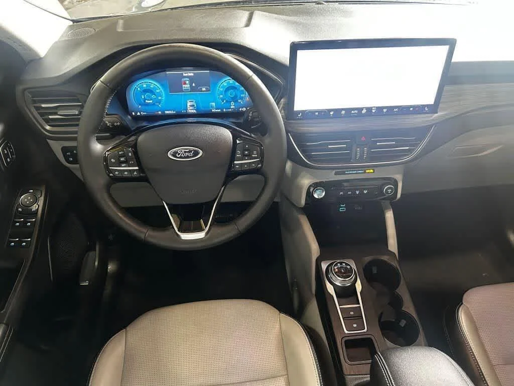 Used 2023 Iconic Silver Ford Platinum image 4