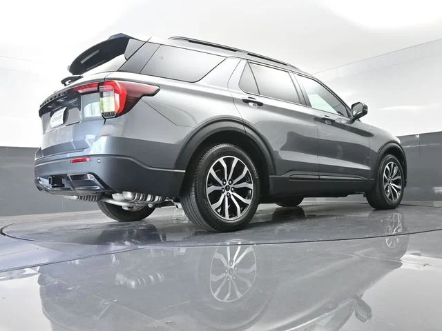 Used 2025 Gray Ford ST-Line image 37