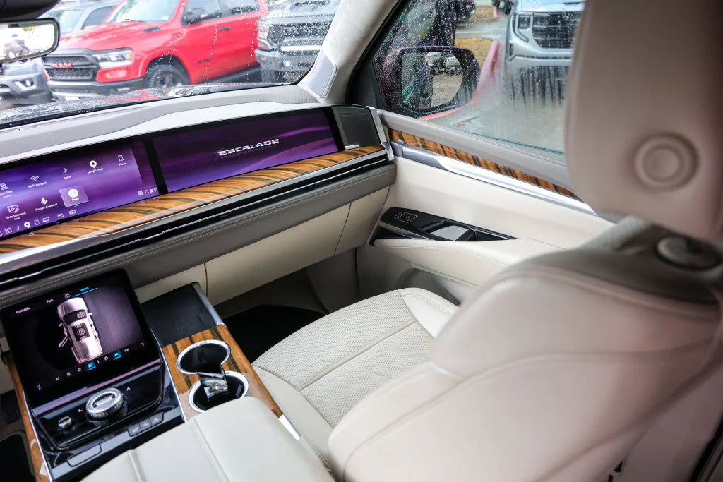 Certified Used 2025 Black Raven Cadillac Sport Platinum image 28