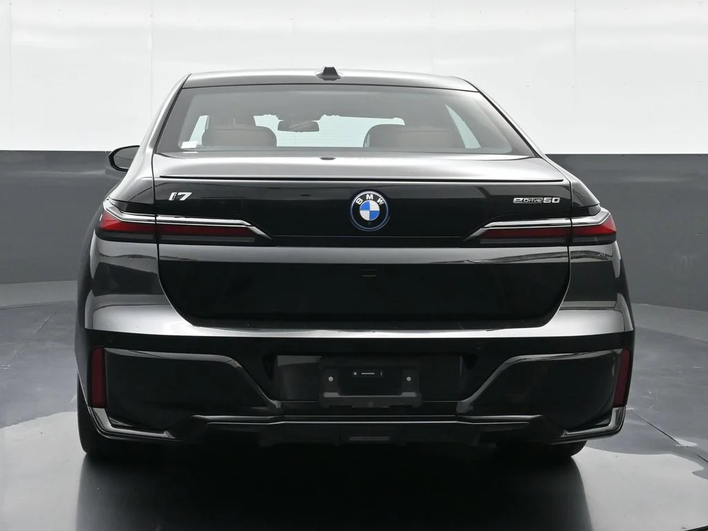 2025 BMW i7 50 - Photo 13