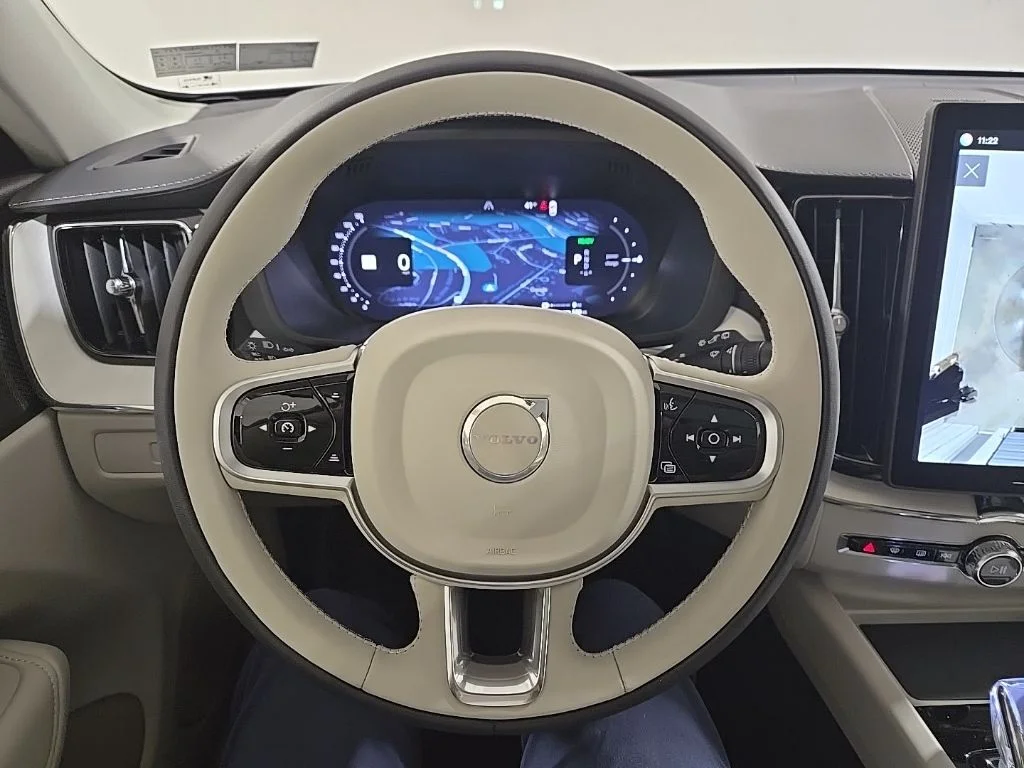 New 2026 Crystal White Volvo T8 Ultra image 9