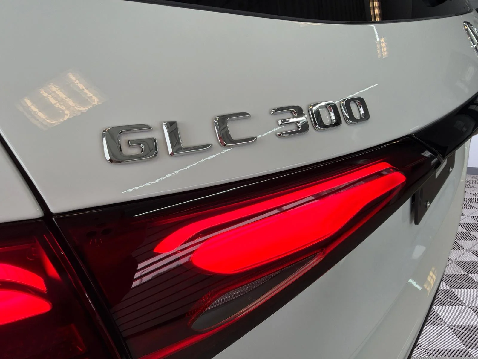 New 2026 White Mercedes-Benz GLC 300 image 33