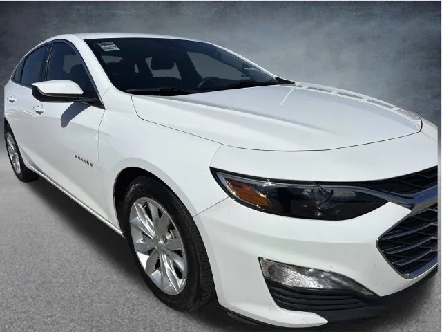 Used 2025 White Chevrolet LT image 3