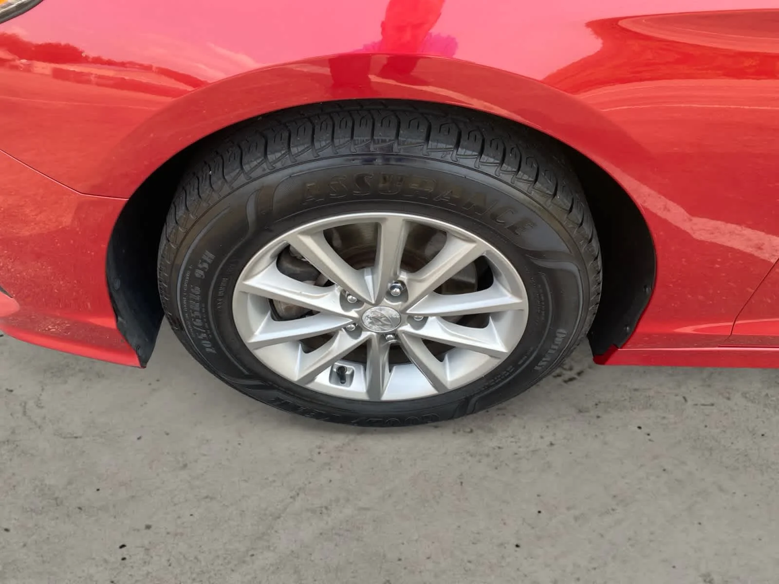 Used 2019 Scarlet Red Hyundai SE image 13