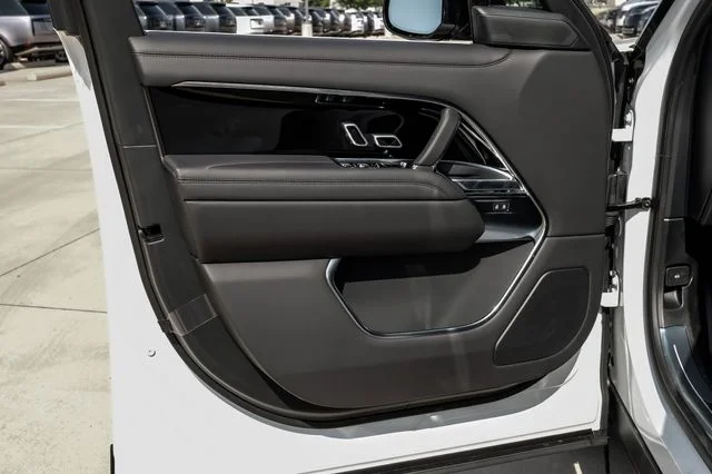 New 2026 Fuji White Land Rover SE image 52