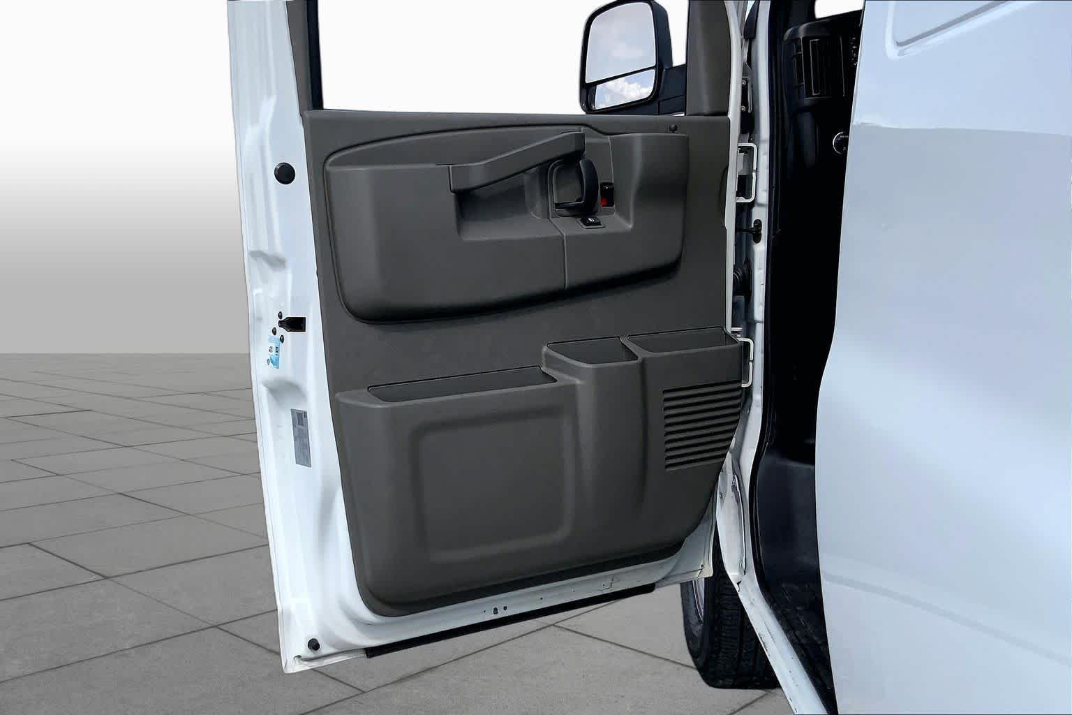 Used 2023 Summit White Chevrolet  image 19