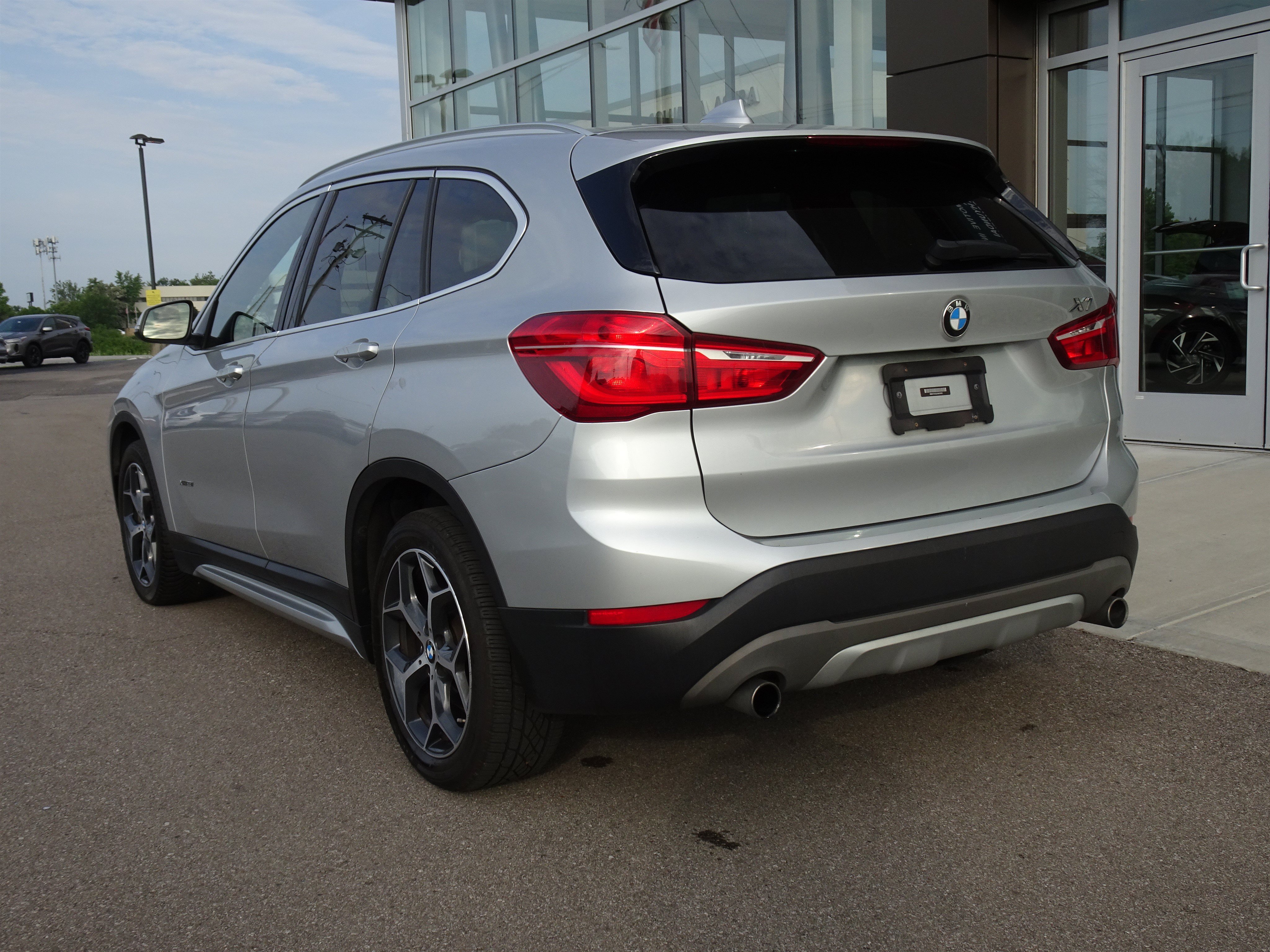 Used 2018 Glacier Silver Metallic BMW xDrive28i image 3