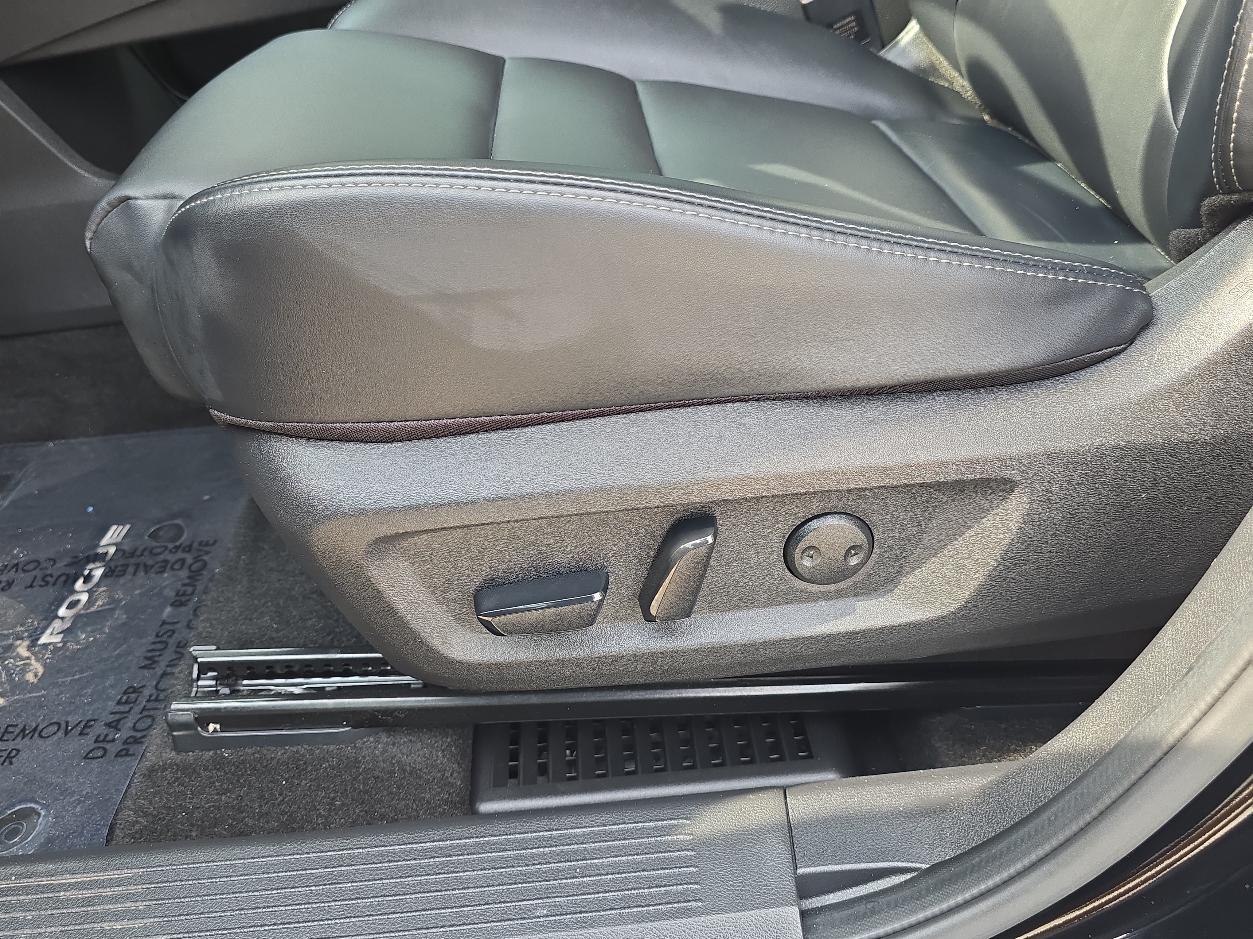 Used 2023 Super Black Nissan SV image 21