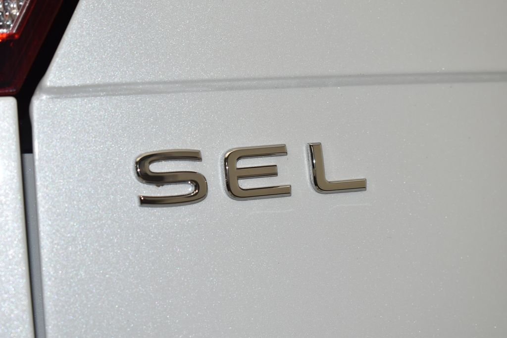 Used 2024 White Volkswagen 2.0T SEL R-Line image 9