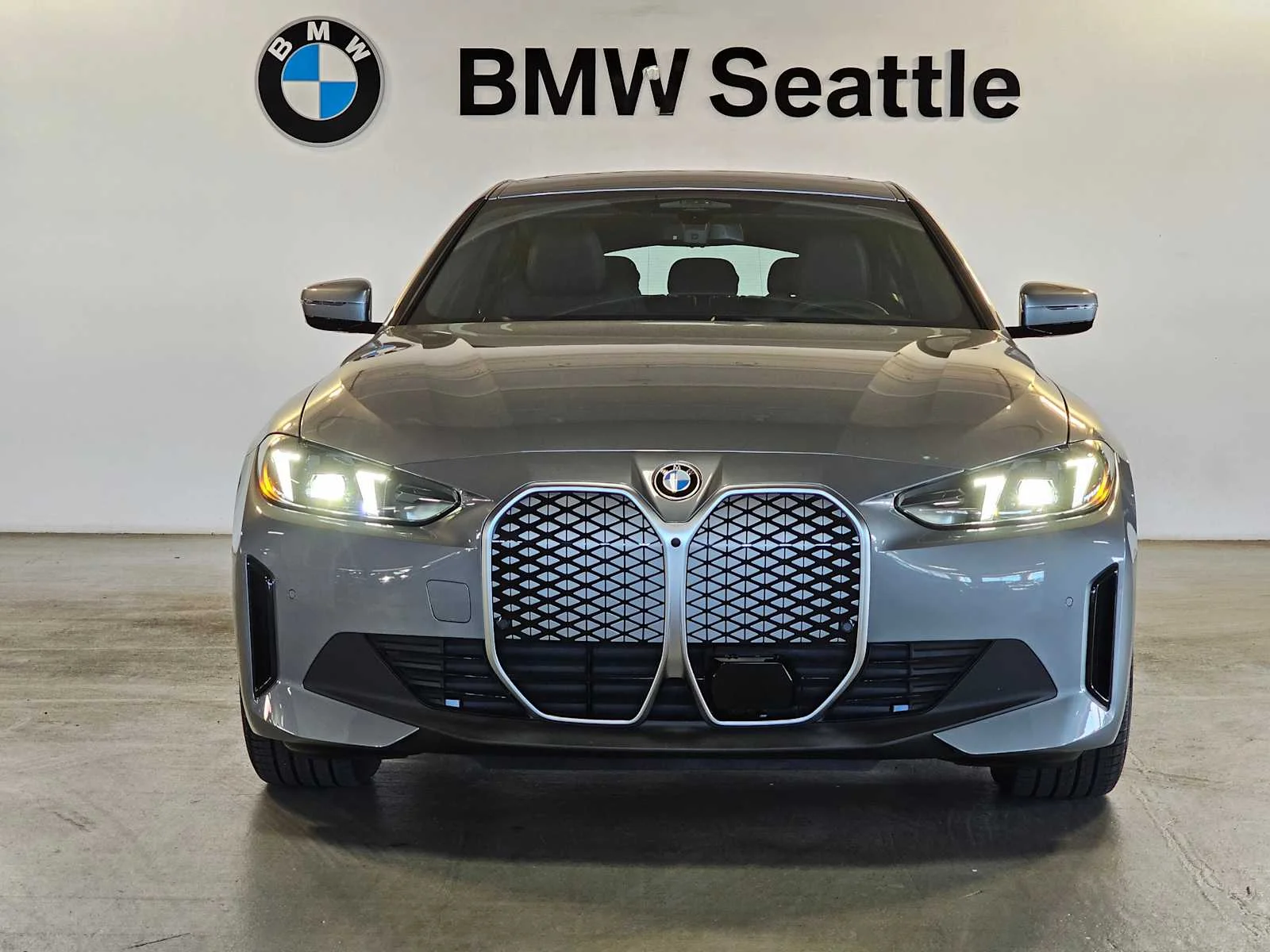 New 2026 Skyscraper Grey Metallic BMW xDrive40 image 6