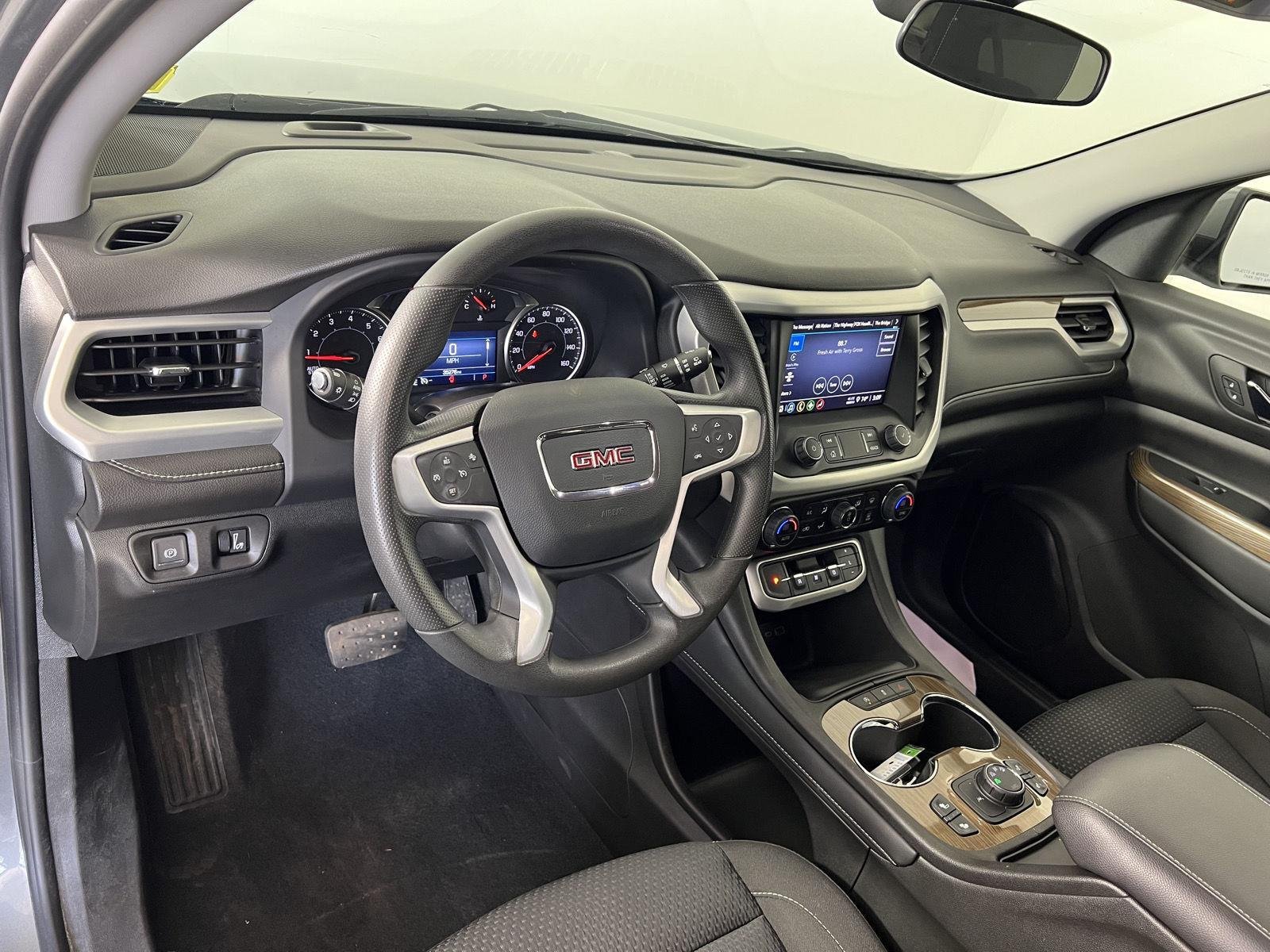 Used 2023 Sterling Metallic GMC SLE image 4