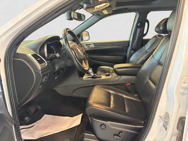 Used 2022 White Jeep Limited image 10