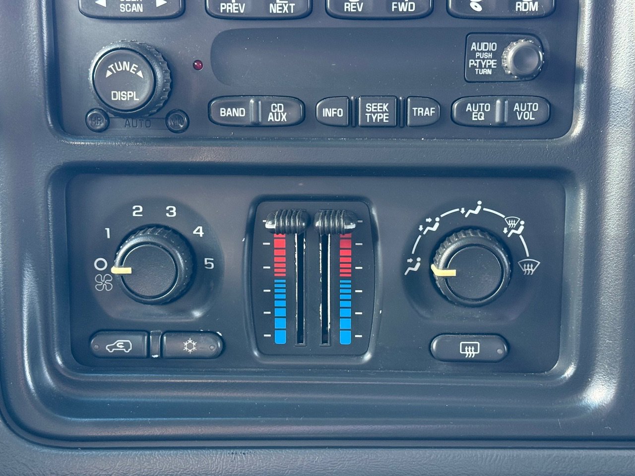 2003 Chevrolet Silverado 2500HD LS - Photo 21