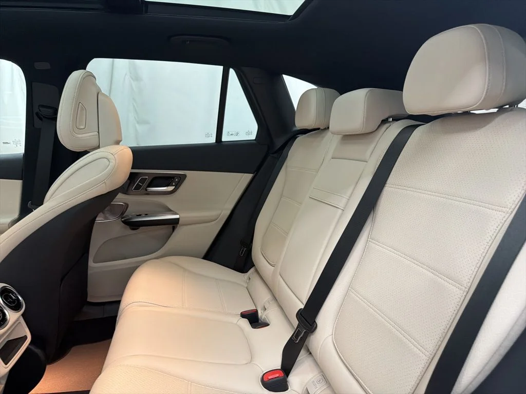 Used 2026 White Mercedes-Benz GLC 300 image 18