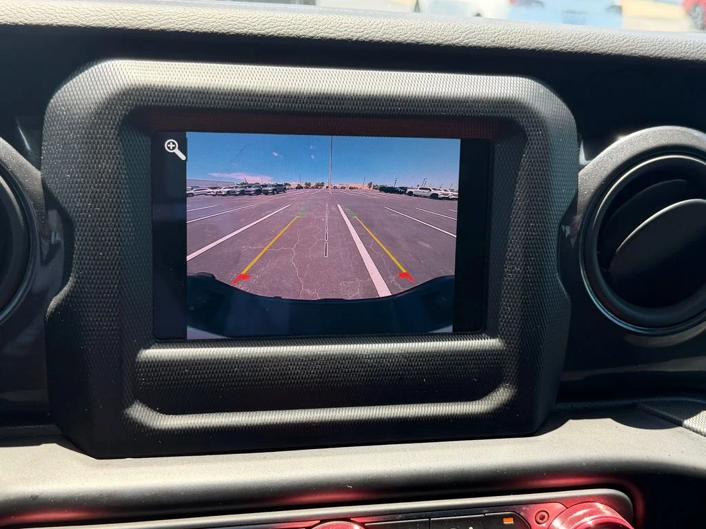 Used 2022 White Jeep Altitude image 19