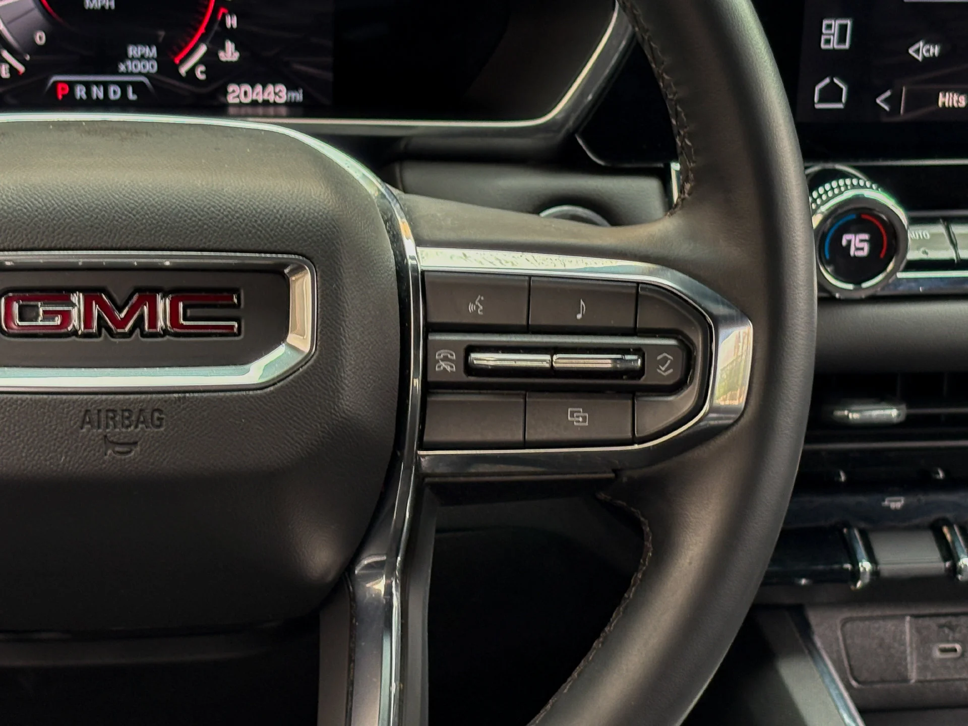 Used 2023 White GMC Elevation image 19