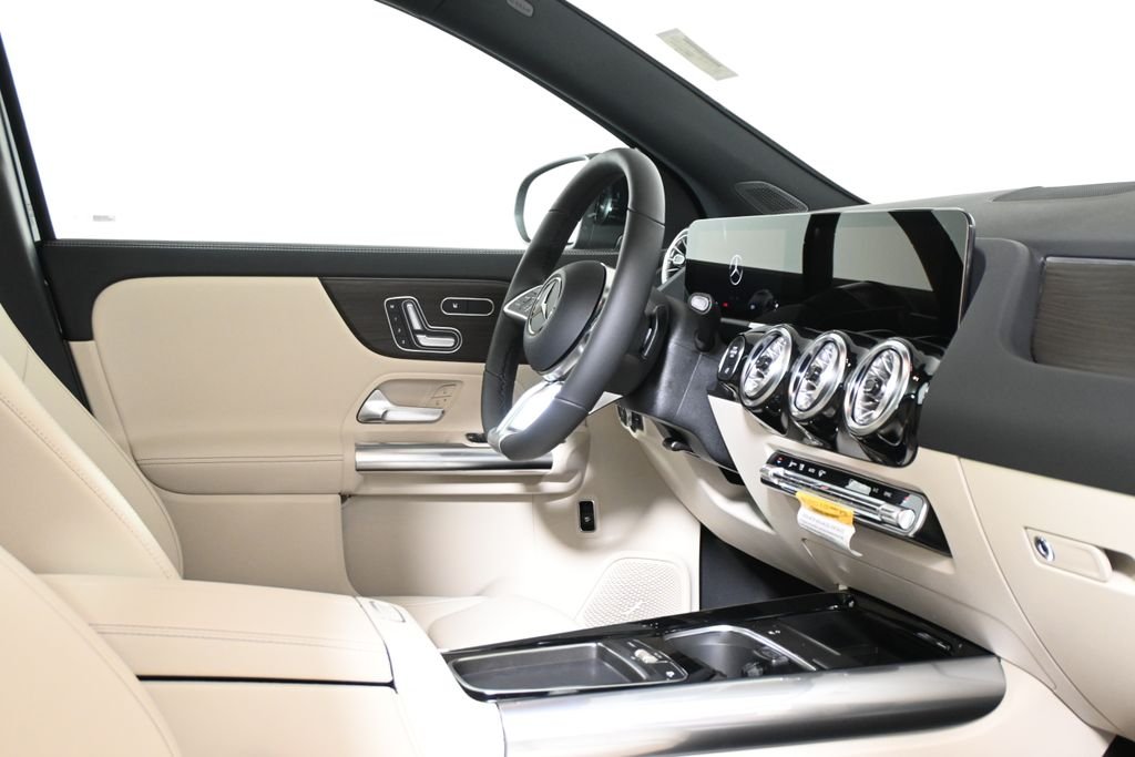 New 2026 Night Black Mercedes-Benz GLA 250 image 31