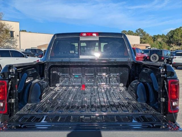 New 2026 Diamond Black Crystal Pearl-Coat Exterior Paint RAM TRADESMAN image 32