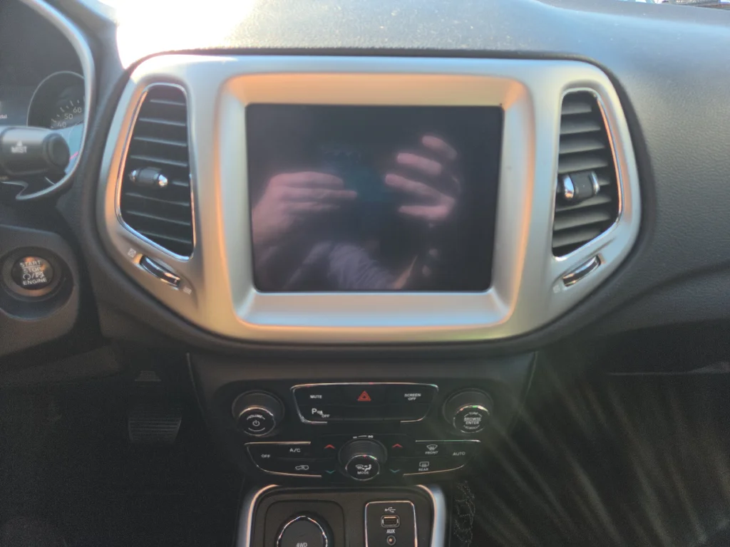 Used 2017 Black Jeep Latitude image 13