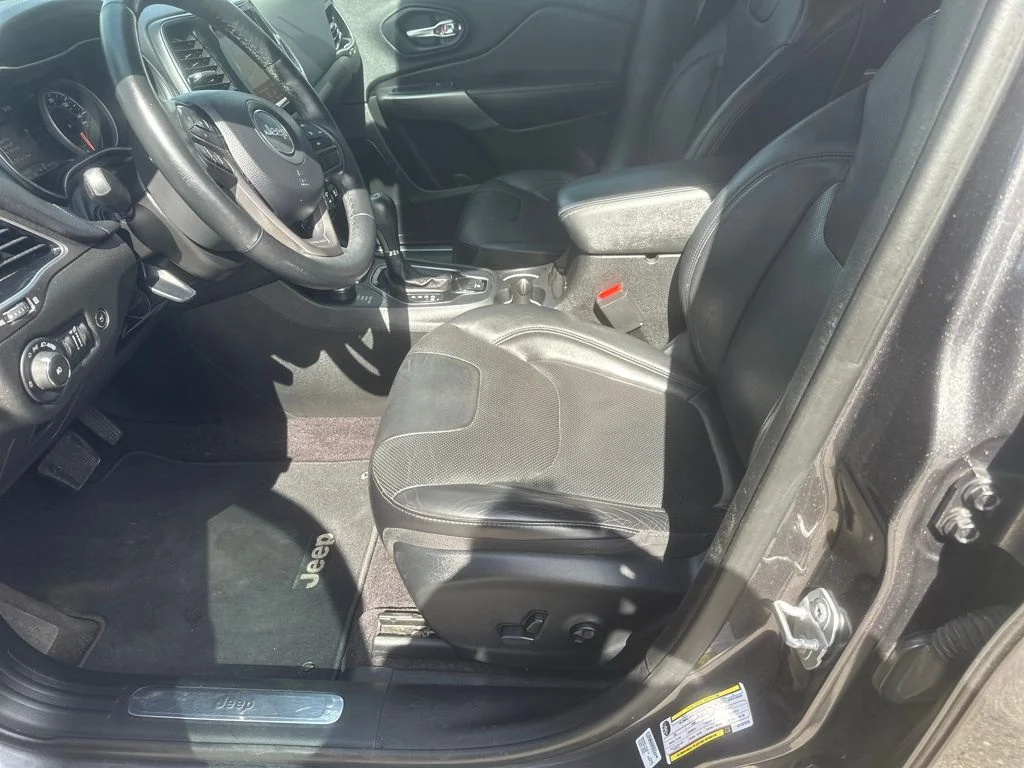 Used 2019 Gray Jeep Limited image 7