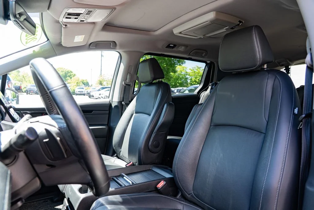 Used 2022 White Honda Touring image 21