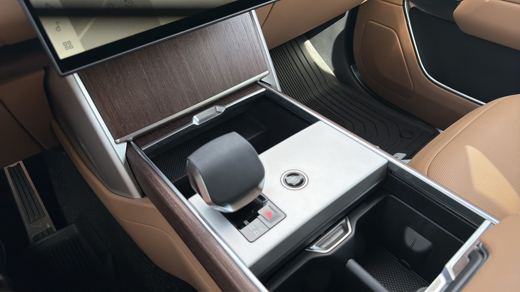 New 2026 Fuji White Land Rover SE image 21