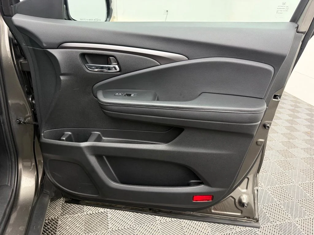 Used 2020  Honda RTL image 33