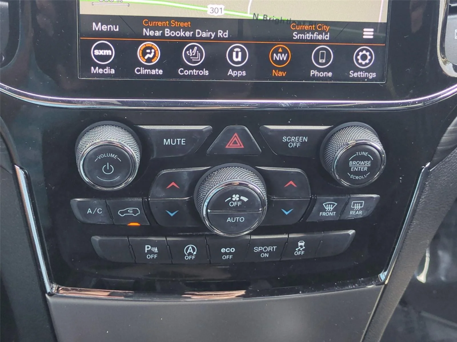 Used 2022 Diamond Black Crystal Pearlcoat Jeep Laredo X image 28