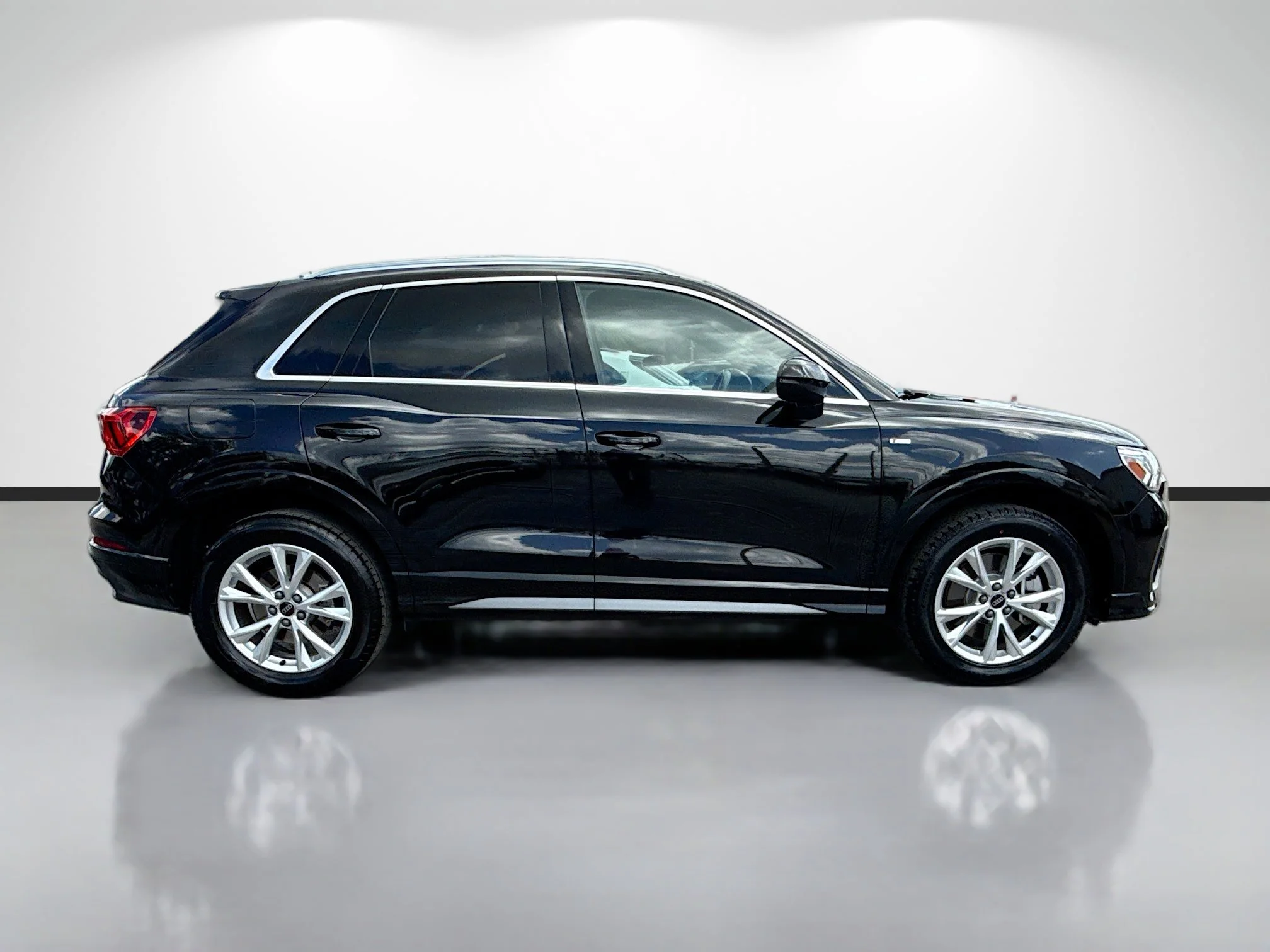 Used 2025 Mythos Black Metallic Audi S line Premium image 2