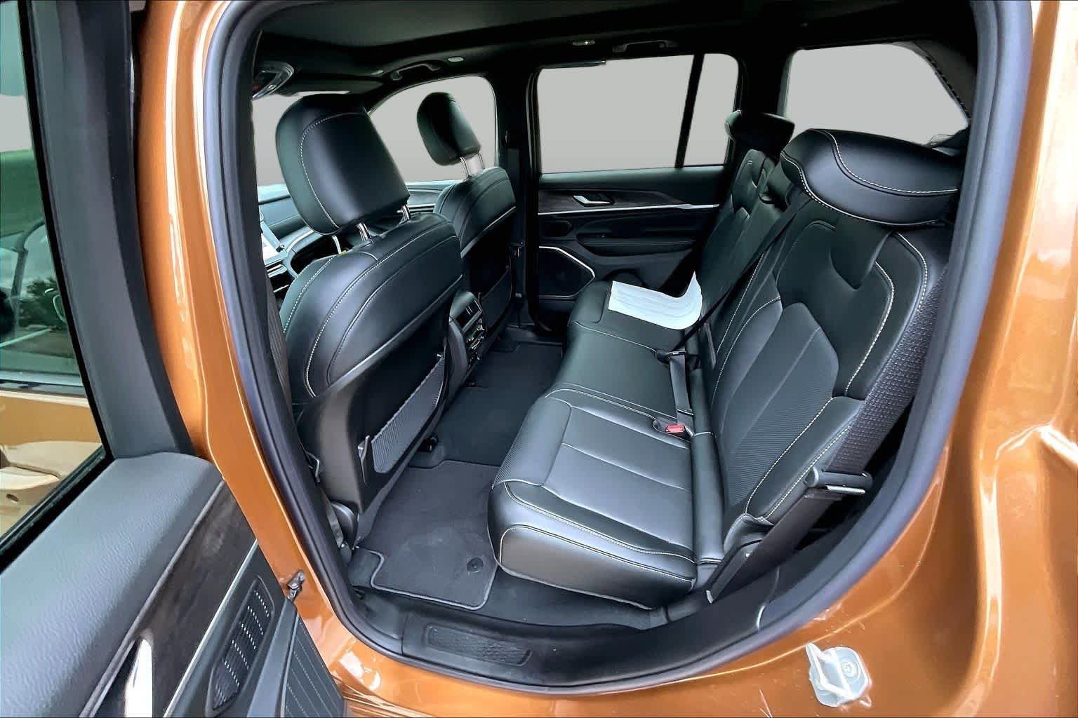 New 2026 Copper Shino Metallic Clear-Coat Exterior Paint Jeep Limited Reserve image 20