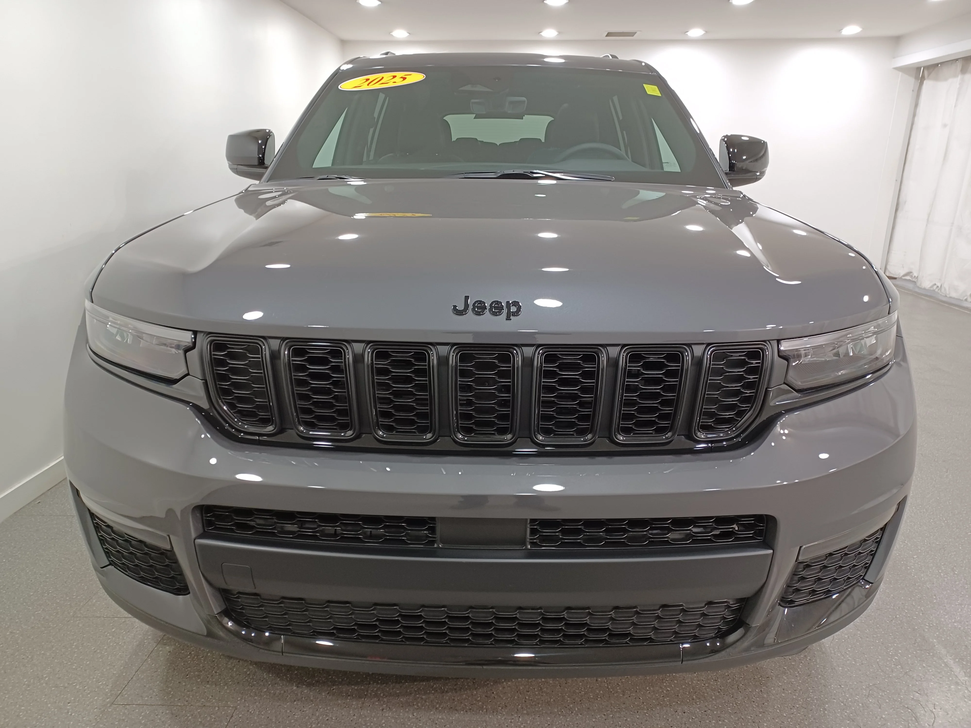Used 2025 Baltic Grey Metallic Jeep Limited 4x4*6 Pass | Only 151km! | Adaptive Cruise | Remote Start | Nav | Htd Leather | Pano Roof image 3