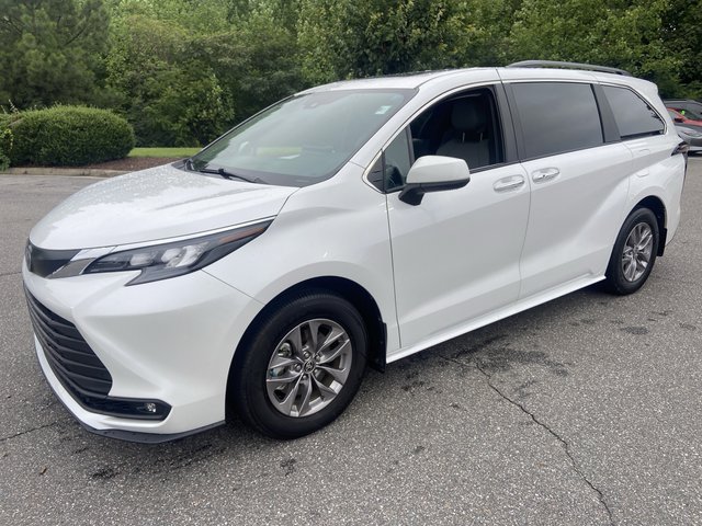 2025 Toyota Sienna XLE