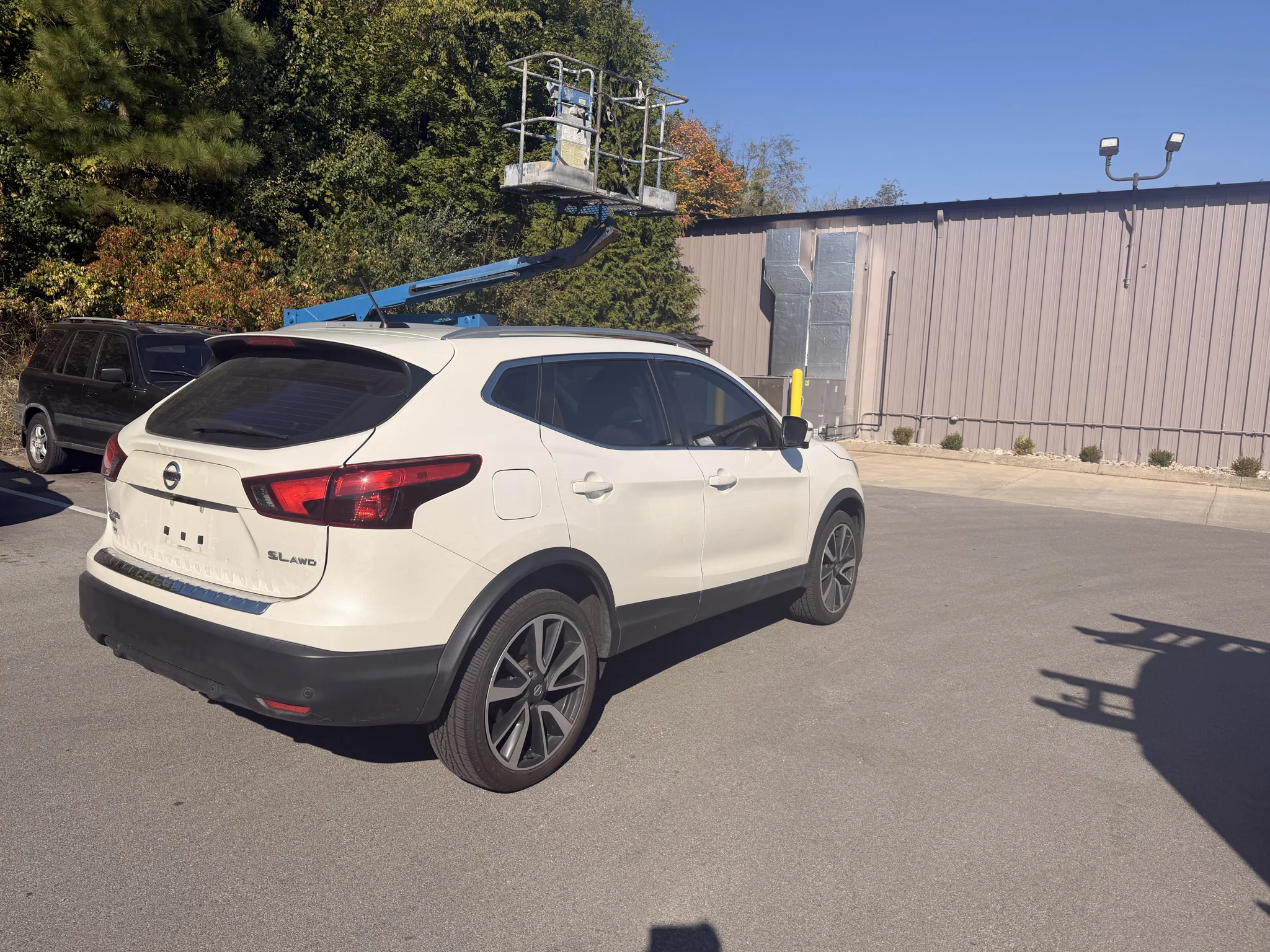 Used 2019 Pearl White Tricoat Nissan SL image 4