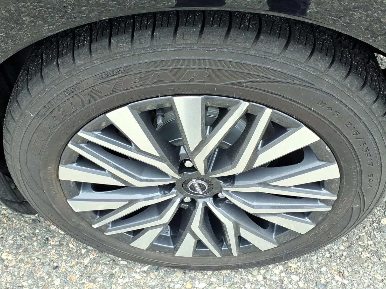 Used 2024 Super Black Nissan 2.5 SV image 9