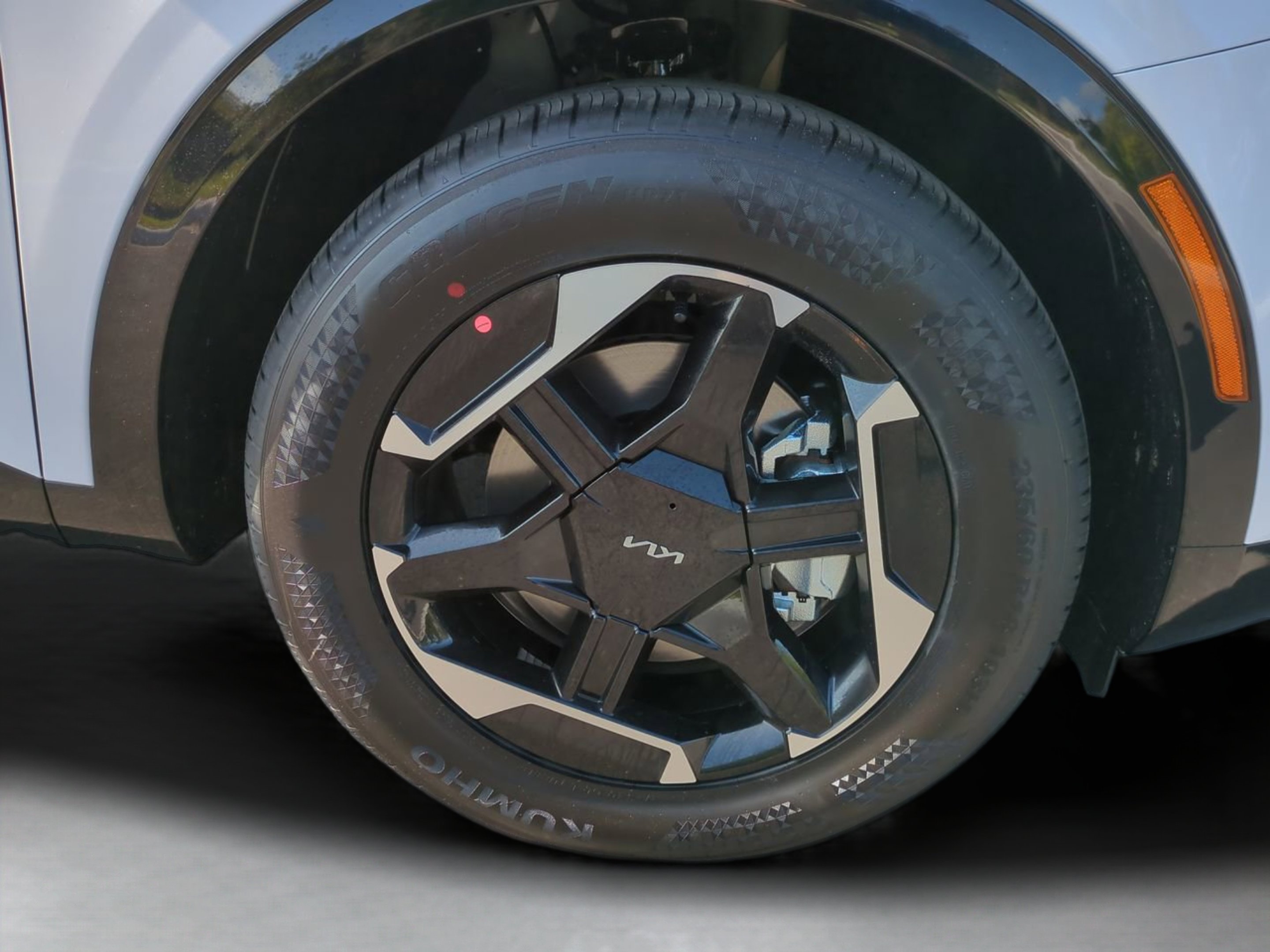 New 2026 Glacial White Pearl Kia SX image 33