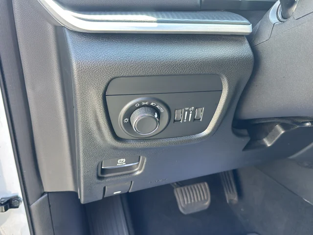Used 2024 White Jeep Laredo image 26