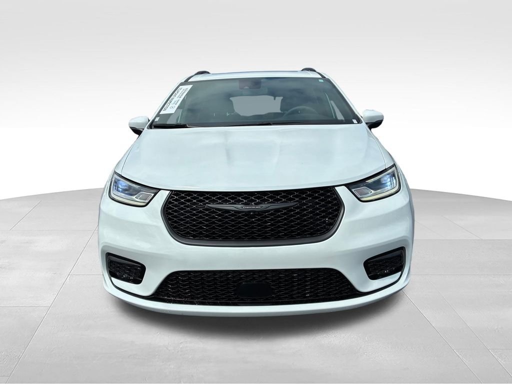 Used 2023 White Chrysler Touring L image 6