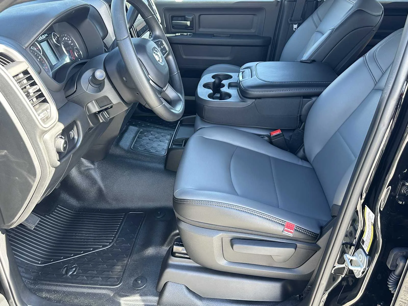 2026 RAM 3500 Chassis Tradesman - Photo 9