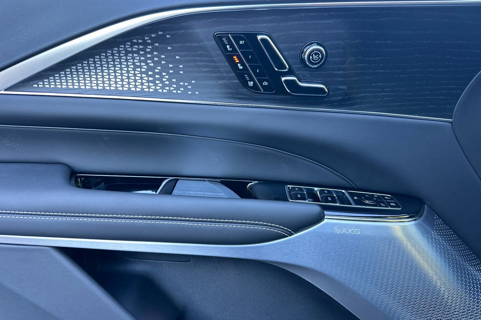 2026 Cadillac LYRIQ V Premium - Photo 11