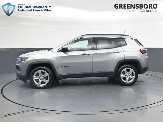 Used 2023 Silver Jeep Latitude image 10