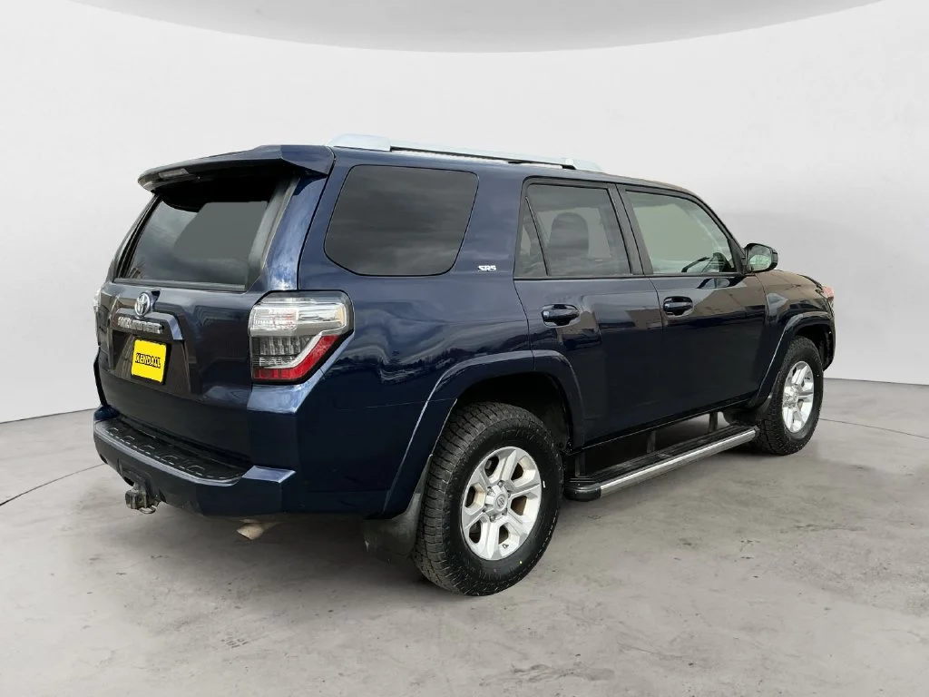 Used 2016 Blue Toyota SR5 image 8